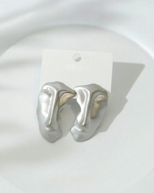 Стильные серьги