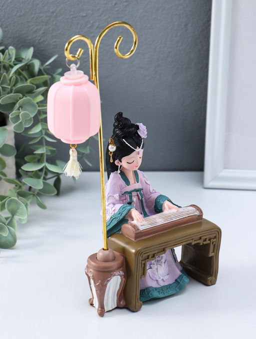 Фигурка светящаяся «Девочка в кимоно играет на музыкальном инструменте», полистоун, 3×AG3, 6.5×11.5×21 см