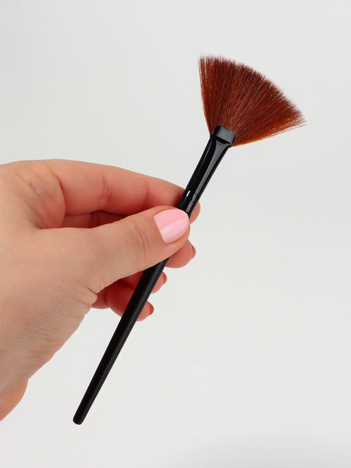 Кисть для макияжа, веерная, 17.5(±1) см, чёрная