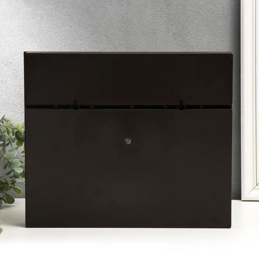 Ключница настенная «Секрет отношений», панно декоративное, венге, 26.5×31.5×4.5 см