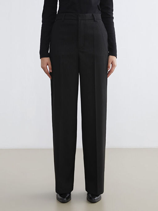 Standart Fit ?izgili Kad?n Pantolon