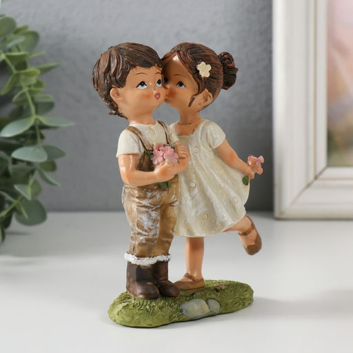 Фигурка полистоун Малыши на прогулке - первый поцелуй, 9.5?4.5?12.5 см