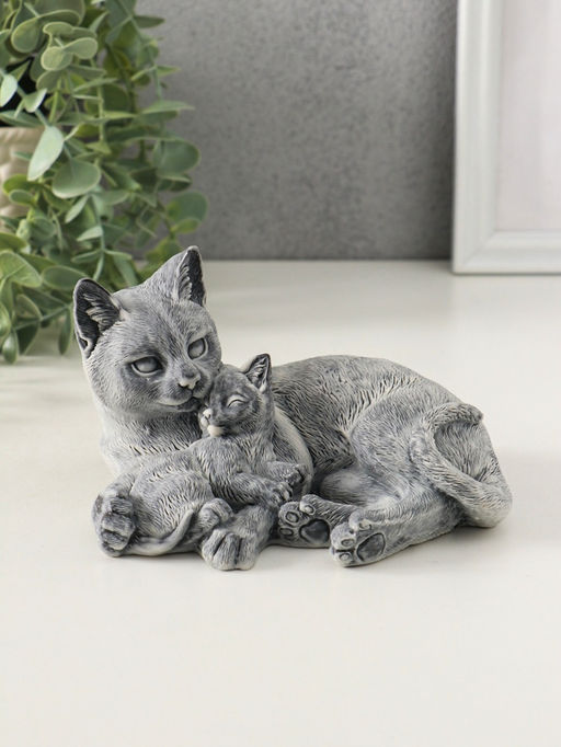 Сувенир "Кошка с котёнком лежит" 8 см