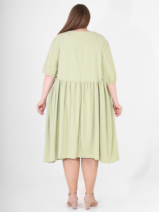 Платье AMORI оливкового цвета летнее свободного кроя plus size - Almond фото 2
