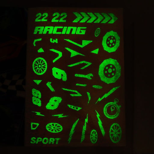 Цена за 4 шт. Книга со светящимися наклейками «Тачки на прокачку», 80 наклеек, 4 стр.