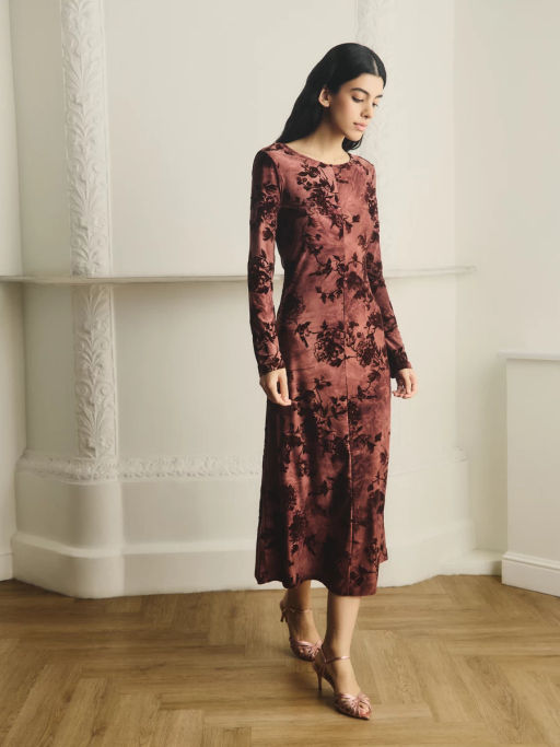 Трикотажное платье приталенного силуэта / Zarina