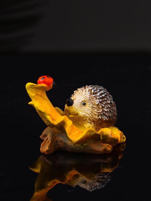 Фигурка полистоун «Ёжик с божьей коровкой», 3.7×6×6.5 см