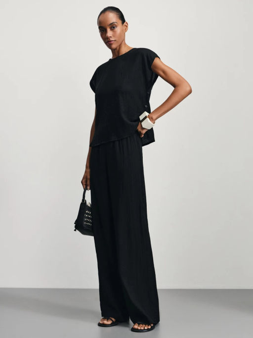 Блузка со спущенным рукавом и декоративными пуговицами / Zarina  фото 2