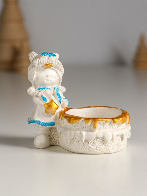 Подсвечник на 1 свечу Девочка с корзинкой, гипс, 7?7 см, перламутр
