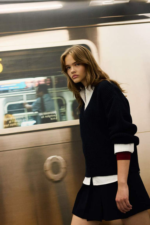 Трикотажный свитер оверсайз широкого кроя с v-образным вырезом Снова в школу - Defacto фото 4