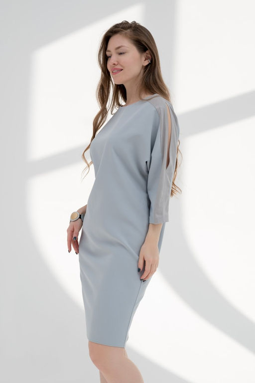 Элегантное платье с декором серое